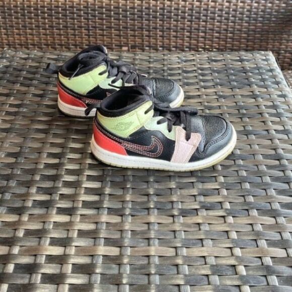 Nike Air Jordan 1 Mid sneakers, children’s size 9 - Picture 1 of 7